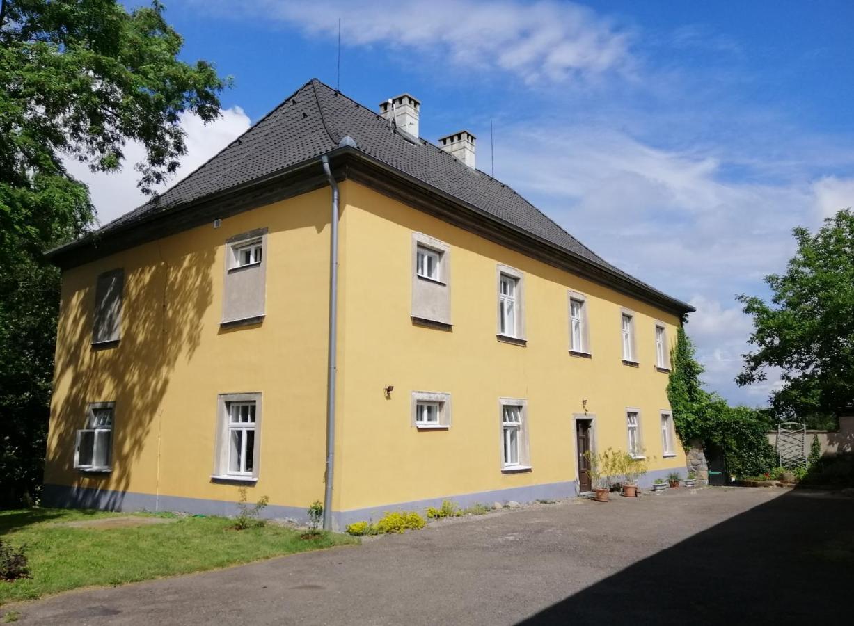 Apartman Fara Vcelakov Buitenkant foto